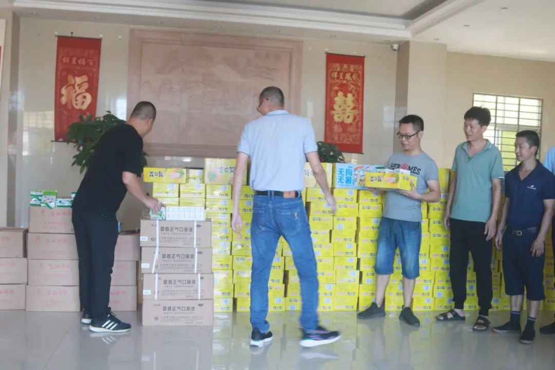 致敬烈日下的堅(jiān)守，高溫慰問送清涼